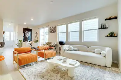 Image de < 2 Mi to Gaylord Rockies: Remote-Work Hub w/ Gym!