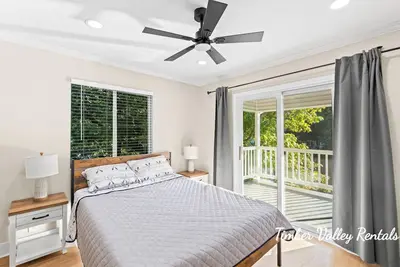 Image de 9br, 5 Bath Lakefront Retreat w/ Boat Ramp & Dock