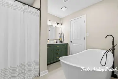 Image de 5br, 3bath Lakefront Retreat w/dock and grill