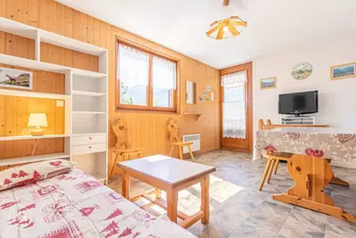 Image de En étage avec très belle vue dégagée sur les montagnes, proche de la base de loisirs