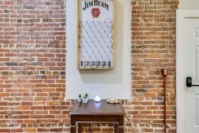 Image de Relaxing Historic Downtown Loft w/gated parking