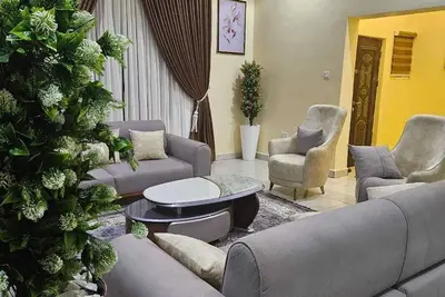 Image de 3-bedroom Spacious and exquisitely furnished apartment in Dawaki, Abuja with Ac