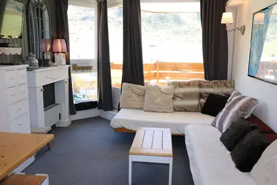 Image de Studio lumineux skis aux pieds avec balcon à Tignes