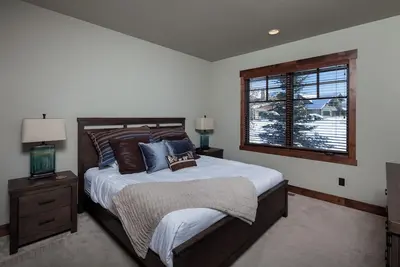 Image de Where Comfort Meets Wilderness | Luxury Home Near Wetland Preserve