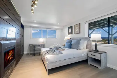 Image de 2b1b Gorgeous Lake View Unit close to Airport