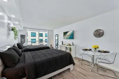 Image de Stylish Brickell Studio w Pool, Gym & Great Views
