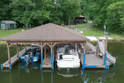 Image de Camp Oak - Family Friendly Lakehouse - Sleeps 25