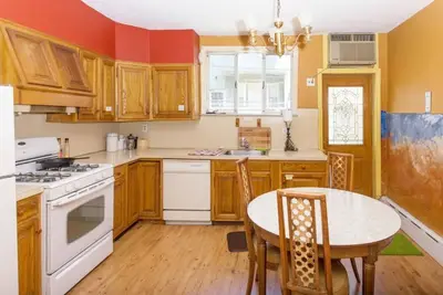 Image de Artsy | Traditional Rowhome | South Philly