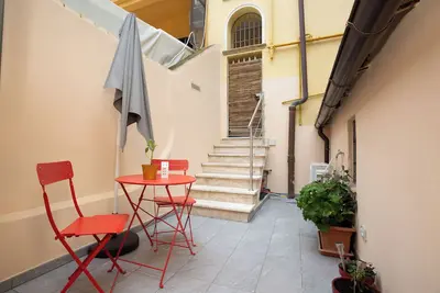 Image de Appartement lumineux  avec terrasse privée à proximité du Colisée.