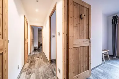 Image de 20m du centre station, 2ème étage, vue rue, terrasse, balcon, parking, télévision, 128m², Morzine