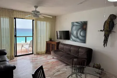 Image de Penthouse 2 bedroom 2 full bath in prime hotel zone beautiful oceanfront views.