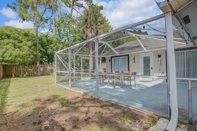 Image de Modern and Spacious 2br/2ba Villa in the heart of Wellington with Backyard