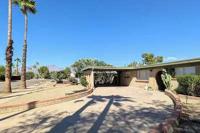 Image de Comfortable & Bright 3br Home with Bonus Rooms & Backyard Oasis--Great Location