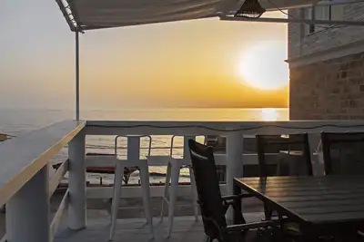 Image de Cozy Chalet Facing the beach