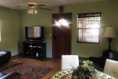 Charming 2-bedroom cottage in Mountain View