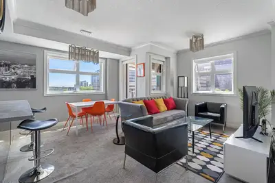 Image de ★Delightful 2 Br + 2 Bath Water View in Downtown Calgary With Ac★