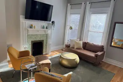 Image de Cozy Two-Bedroom Victorian; Walkable to Osu, Short North and Arena District.