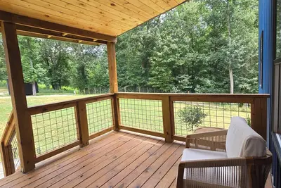 Image de Pet friendly  2 acre fenced yard 2-bedroom house close to Fall Creek Falls
