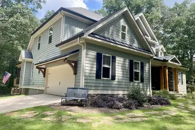 Image de New listing! Privacy view & location in one! Secret garden 4 bedroom Senoia