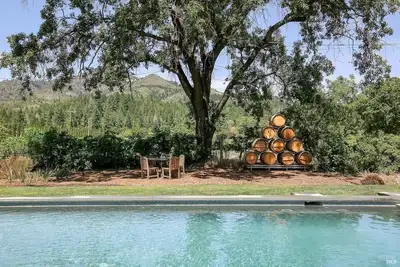 Image de Sonoma Vineyard Retreat with Pool, Hot Tub & Vineyard Views