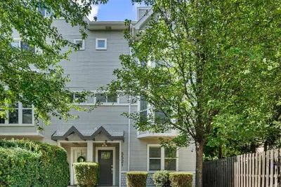 Image de Stunning 4-story Home | Sauna | Parking | Walkable