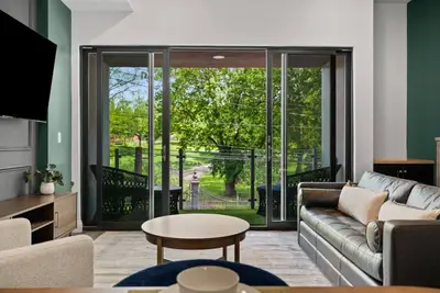 Image de Pfr Suites - Butler|2-Story Lawrenceville Penthouse w/ Rooftop Terrace|2 King Beds /2. 5 Bath|Parking