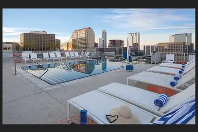 Image de Acl 2-bedroom condo sleeps 6 downtown Austin. Book now!