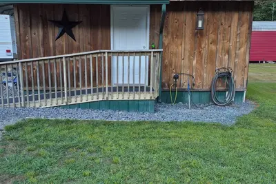 Image de Cozy 1 bedroom with bunk beds cabin in gorgeous Summersville with Ac and heating