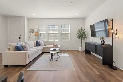 Image de 20% Off Monthly Stylish New Home + Private Garage