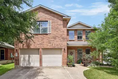 Image de Family-Friendly 4br House with Backyard Oasis & Multi-Month Discounts