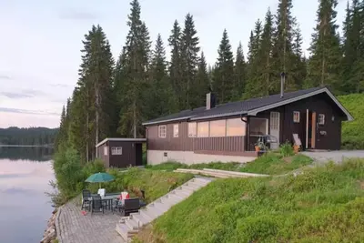 Image de Authentic Norwegian Cabin with Stunning Lake Views - Cottage with Fishing