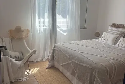 Image de Apparemment lumineux Tout confort á 2 minutes de la plage