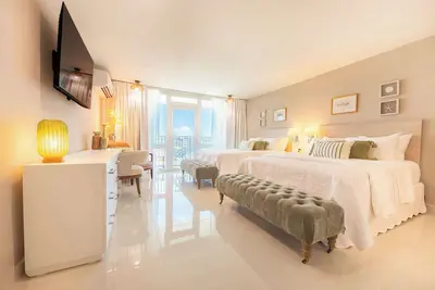 Steps to Beach on 10th Floor w/Parking @ Esj