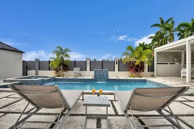 Las Olas Ocho Rios Villa Pool, Driver, & Chef