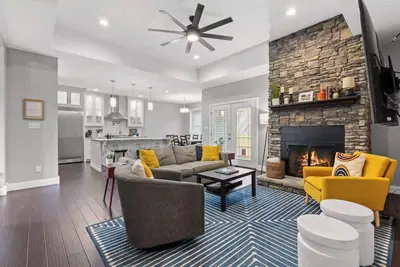 Image de Rrg Arch Fun House -  Theatre, Game Room, Hot Tub & Views