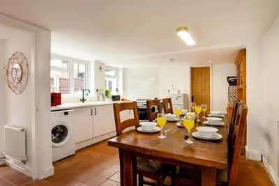 Image de Charming Coach House|Private Garden & Workspace | Pass The Keys