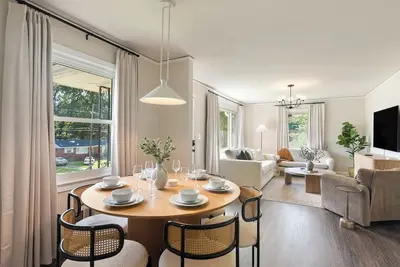 Image de 15 min Dt Gvl - Hot Tub, Sauna, Firepit, Arcade & Sauna