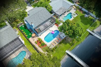 Image de Spacious Lakefront pool retreat in Clearwater - 20 min to beaches