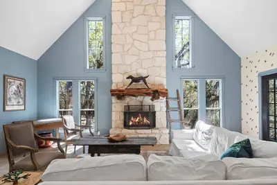 Image de Starry Blue House | Private Creekfront Retreat