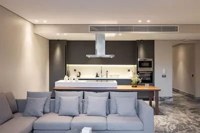 Image de 3-Bedroom Apart with Garden Views & Balcony Tf