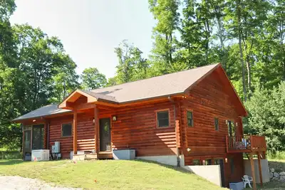 Image de Luxury Log Cabin - Walk to Sleeping Bear Sand Dunes