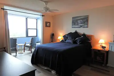 Image de Seasonal Rental: 1-bedroom condo, gated community, sunrises over Old Tampa Bay