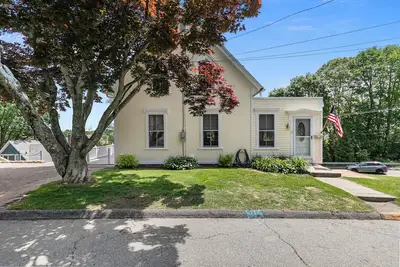 Charming Mystic Cottage- Downtown Location!