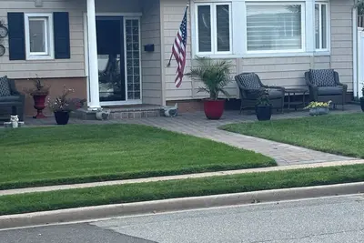 Image de Stay Close to Ryder Cup: Cozy 3br Home w/ Backyard – 2 Miles to Bethpage