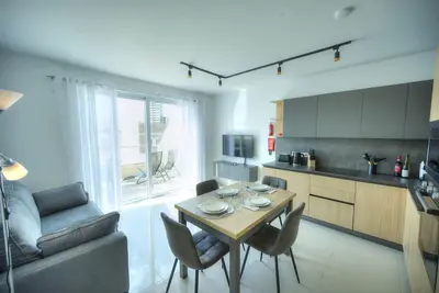 Image de Charming, Modern apartment Glub1-2