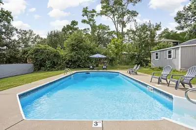 Image de Stylish Indy Retreat w/Heated Saltwater Pool/Games/Fire Pits, Sleeps 12