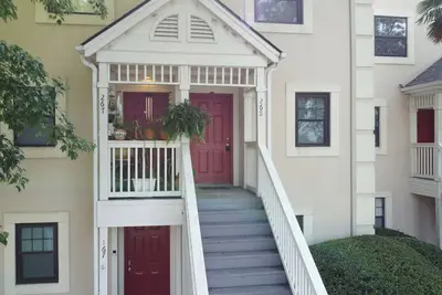 Image de Apple Bottom Jeans - Uga Stay in Athens