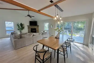 Image de Lakefront 3br 2. 5 bath house in Keego Harbor