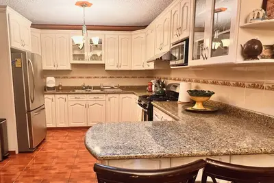 Image de Casa amplia de 3 hab. en San Pedro Sacatepéquez