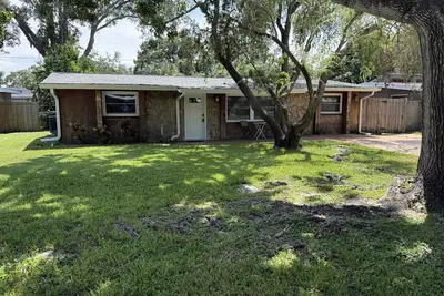 Image de ⚾ Stay steps from Phillies Spring Training!